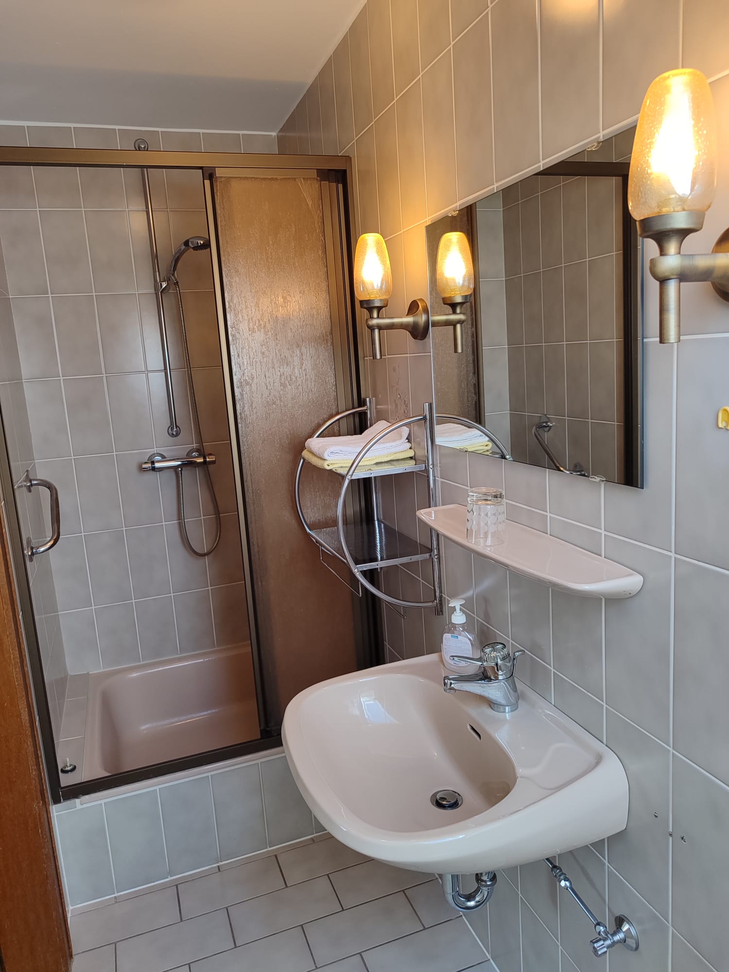 Dusche Zimmer Nr. 11
