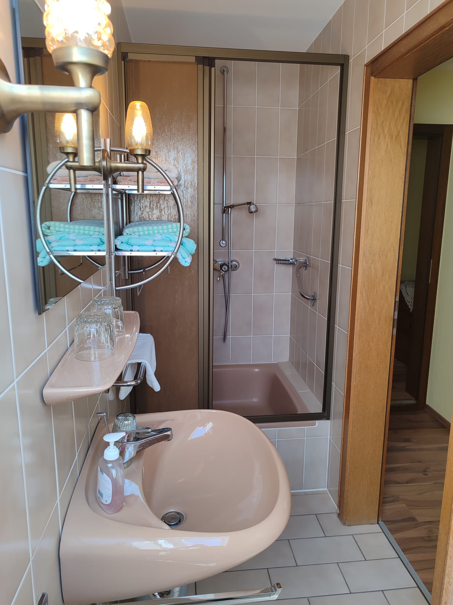 Dusche Zimmer Nr. 9